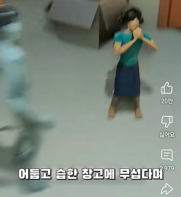 AwhL1757294581_1557152234.jpg 부모님이 비밀로 하던 창고에 여동생을 데려간 오빠